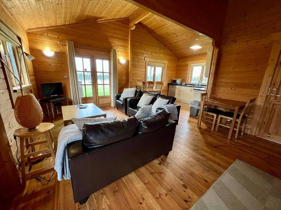 Lilly Lodge, Lake Pochard South Cerney Ngoại thất bức ảnh