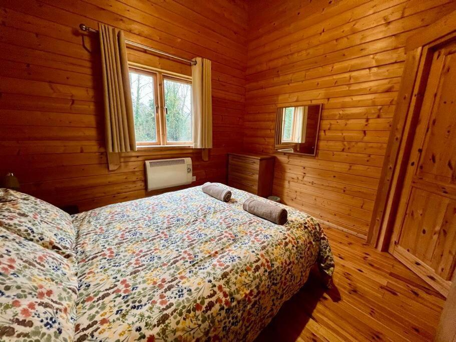 Lilly Lodge, Lake Pochard South Cerney Ngoại thất bức ảnh